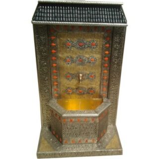 Fontaine marocaine en métal repoussé