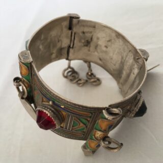 Bijoux Marocain Bracelet berbère très ancien en argent orné de pierres et de pièces de monnaie