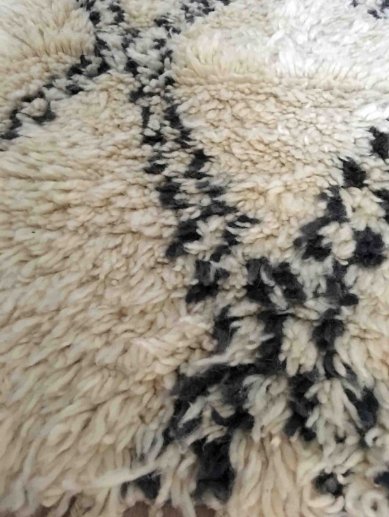Tapis Marocain Ancien tapis Beni Ouarain motifs géométriques 262 x 196