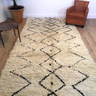 Tapis Marocain Tapis berbère Beni Ouarain authentique écru et noir 367 x 173