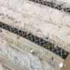 Tapis Marocain Tapis Handira authentique écru et blanc avec paillettes et lignes colorées 178 x 106