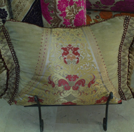 Housse de coussin marocaine beige clair très sobre