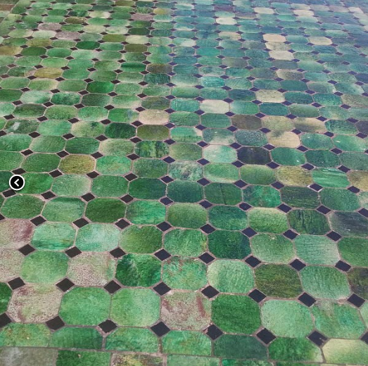 Table marocaine en zellige vert
