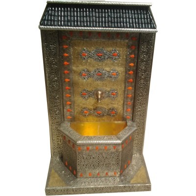 Fontaine marocaine en métal repoussé