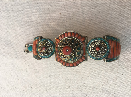 Bijoux Marocain Bracelet berbère orné de gravures et de motifs