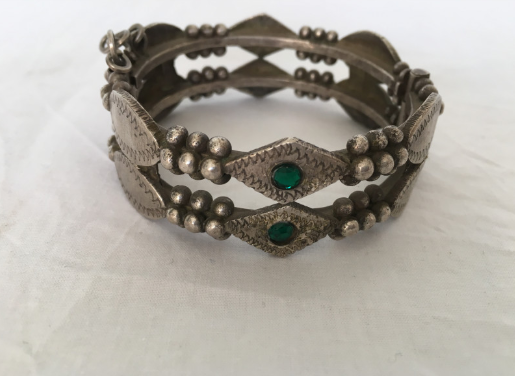 Bijoux Marocain Bracelet ancien en argent orné de pierres