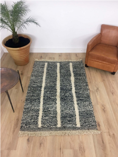 Tapis Marocain Tapis berbère Beni Ouarain noir et écru effet moucheté 173 x 107