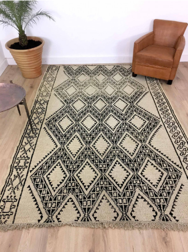 Tapis Marocain Tapis original Beni Ouarain beige et noir aux motifs géométriques 287 x 183