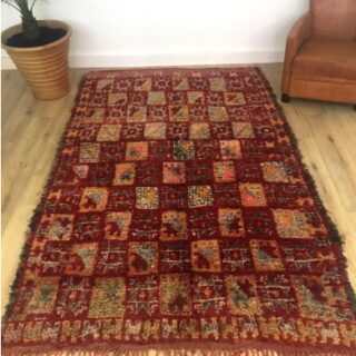 Tapis Marocain Tapis M'Guild ancien laine pure rouge motifs berbères 277 x 161