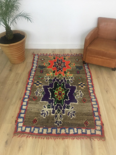 Tapis Marocain Tapis berbère Boujad original aux motifs ethniques et multiples couleurs 182 x 109