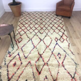 Tapis Marocain Tapis berbère Azilal original fils de coton noirs, bleus et corail 380 x 162